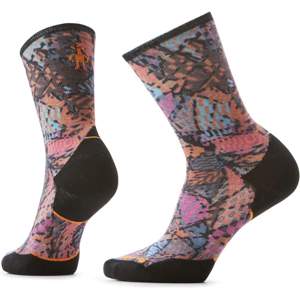 imageSmartwool womens Trail Run Targeted Cushion Triangle Prism Print Crew SocksGarden Pink
